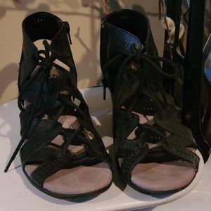Earth Lace Up Sandals